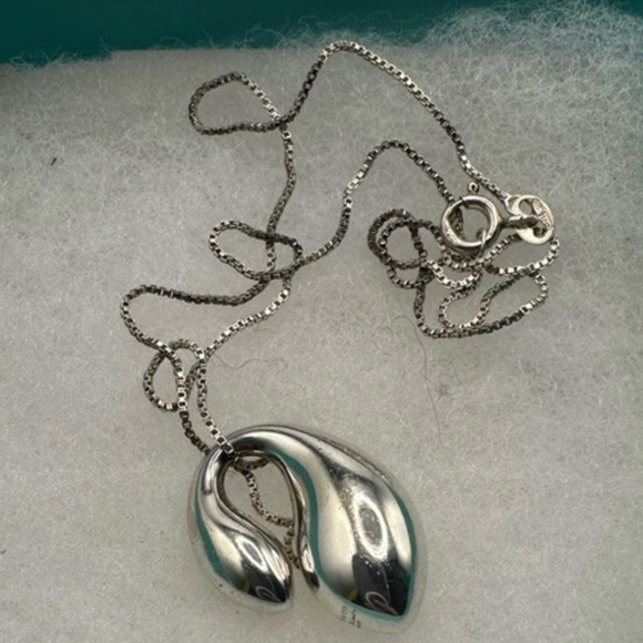 Authentic Tiffany vintage Elsa Peretti double teardrop necklace